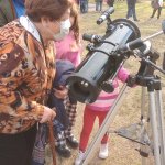 28a.Observando manchas solares. Yolanda